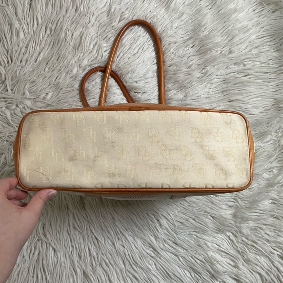 Dooney Bourke Beige Canvas Logo Embossed Tan Leather Trim Push Lock Shoulder Bag - Picture 5 of 11